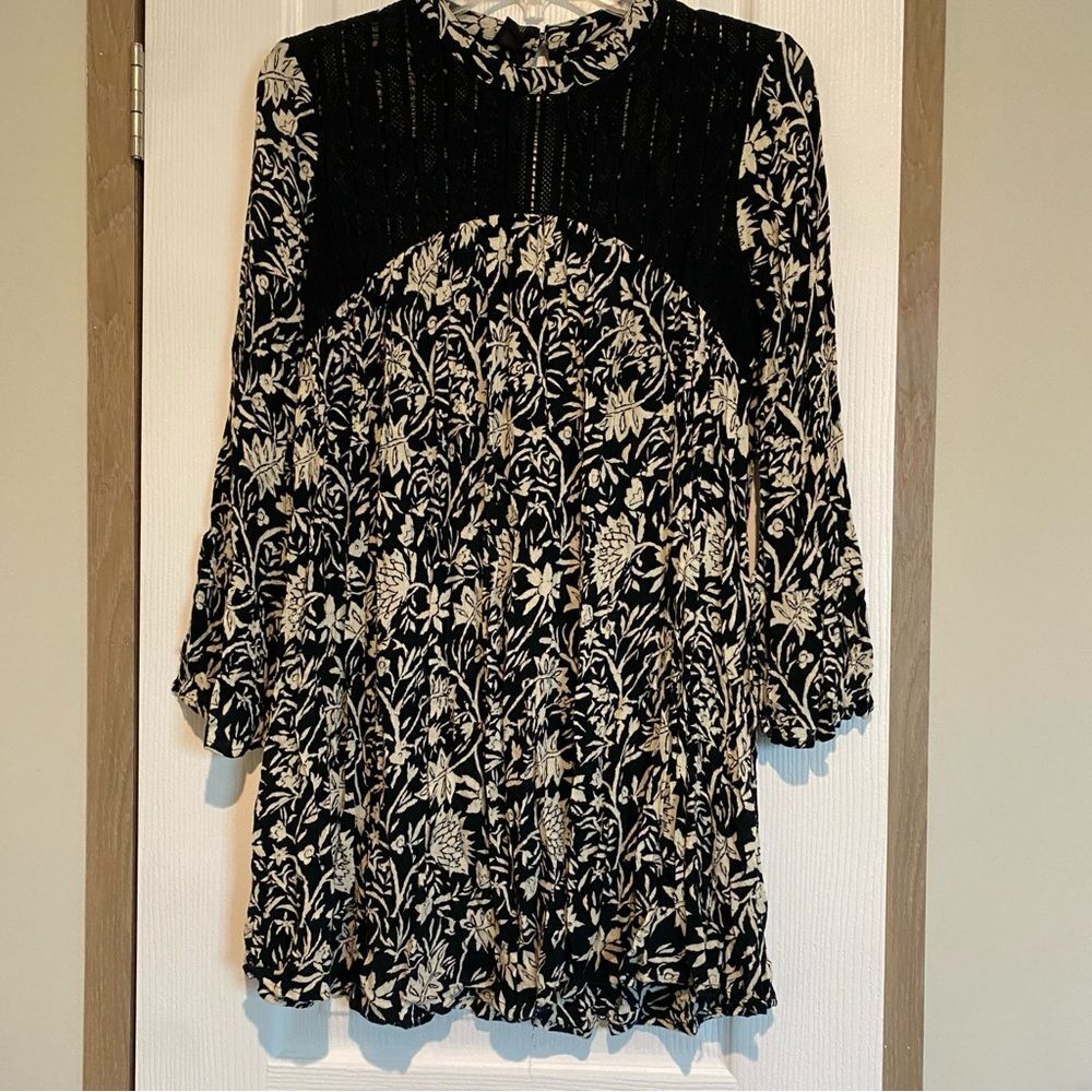 Volcom Women’s Mini Dress sz S Vintage Boho Bell Sleeve Goth Floral